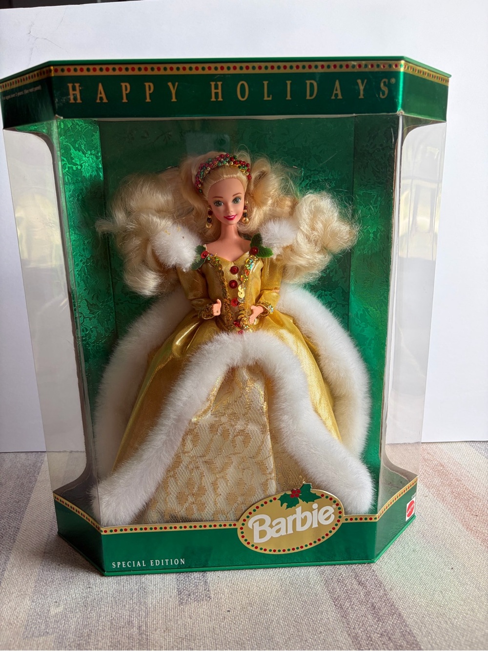 RARE MISPRINT- 1994 holiday Barbie- mismatch eyes